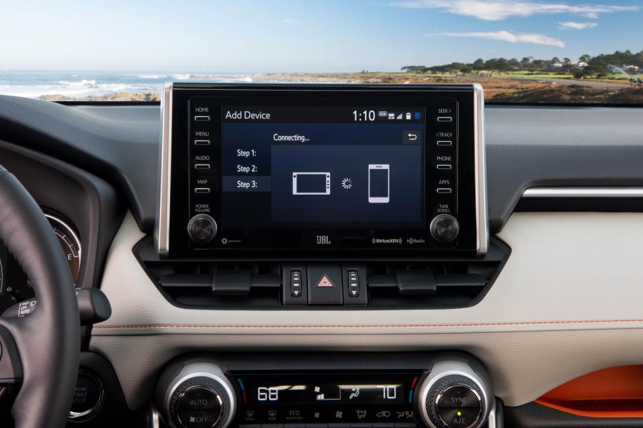 Детали интерьера Toyota RAV4 Adventure 2018 года  (NA) (фото 93 из 196)